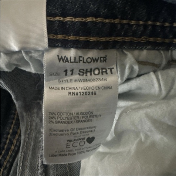 Wallflower Women's Blue Flare Bootcut Mid rise Jeans 11 Short - Picture 4 of 5